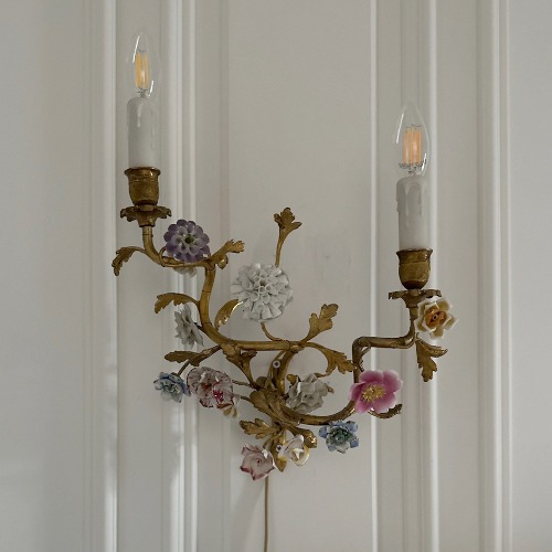 Antique Flowers Wall Lamp